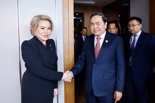 Chủ tịch Quốc hội Trần Thanh Mẫn hội kiến Chủ tịch Hội đồng Liên bang Nga Valentina Matviyenko. (Ảnh: TTXVN)