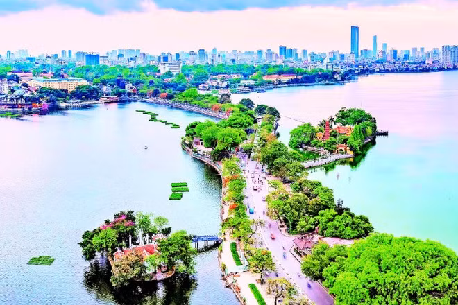Hồ Tây và hồ Trúc Bạch mang giá trị lịch sử, văn hóa sâu sắc và là một phần quan trọng trong đời sống tinh thần của người dân Hà Nội. (Ảnh: TUỆ NGHI)