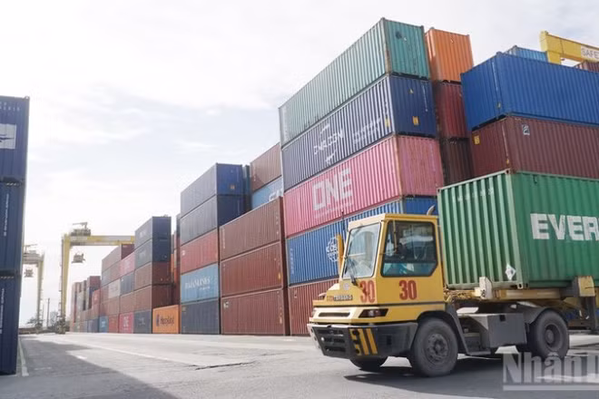 Hoạt động xuất nhập khẩu của khu vực tiếp tục tăng trưởng tích cực, đóng góp lớn vào kim ngạch xuất nhập khẩu cả nước.