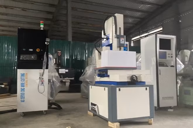 Máy móc tang vật của vụ án bị cơ quan Hải quan phát hiện trong quá trình kiểm tra, xác minh dấu hiệu buôn lậu. (Ảnh: Cục Hải quan)