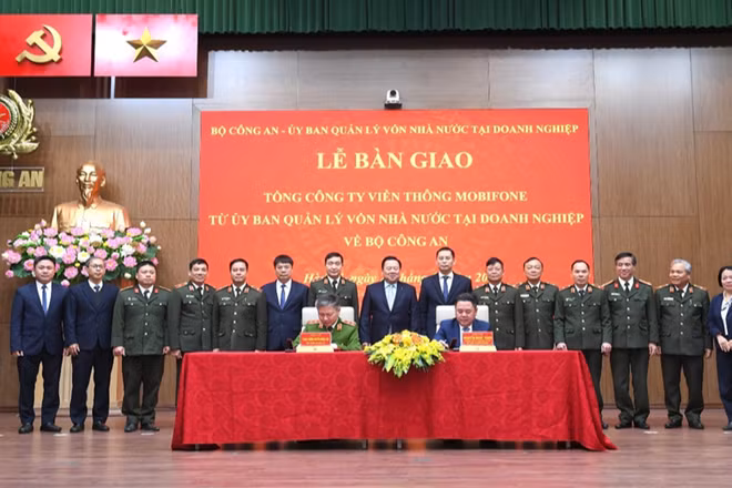 Lễ bàn giao Tổng công ty Viễn thông MobiFone từ Ủy ban Quản lý vốn Nhà nước tại doanh nghiệp về Bộ Công an.