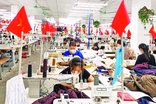 Sản xuất hàng dệt may xuất khẩu tại Tổng công ty May 10.