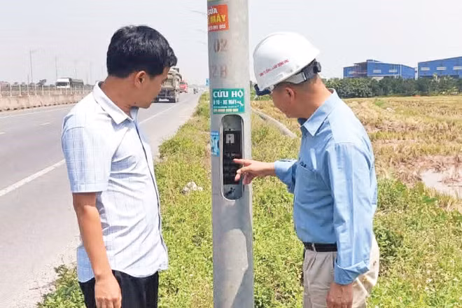 Nhiều cột điện chiếu sáng trên tuyến đường nối cao tốc Hà Nội-Hải Phòng với cao tốc cầu Giẽ Ninh Bình (đoạn qua địa phận tỉnh Hưng Yên) bị kẻ gian trộm cắp tài sản.