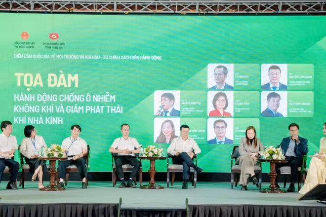 Tọa đàm “Hành động chống ô nhiễm không khí và giảm phát thải khí nhà kính” diễn ra trong khuôn khổ Diễn đàn quốc gia về môi trường và khí hậu 2026. (Ảnh: VN)