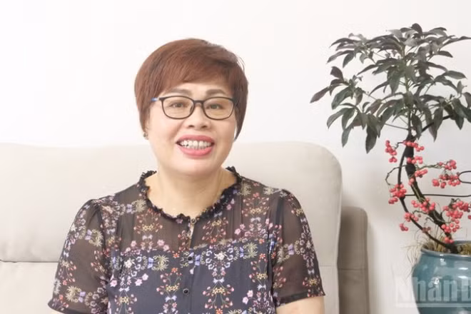 Giáo sư Phan Kim Nga trong một lần trả lời phỏng vấn của phóng viên Báo Nhân Dân thường trú tại Trung Quốc.