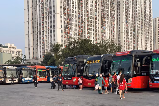 Hoạt động vận tải hành khách là một trong những lĩnh vực được hưởng lợi từ việc đồng bộ, kết nối dữ liệu, góp phần nâng cao hiệu quả quản lý. (Ảnh: THẾ ANH)