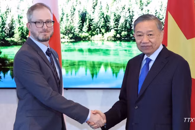 Tổng Bí thư, Chủ tịch nước Tô Lâm tiếp Tổng Bí thư Đảng Cộng sản Canada Drew Garvie. (Ảnh: TTXVN)