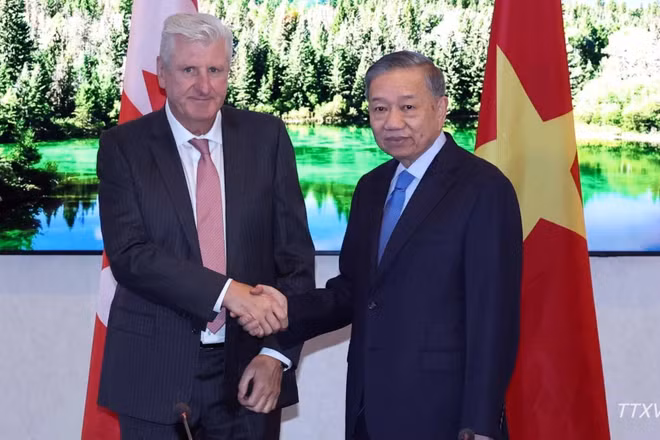 Tổng Bí thư, Chủ tịch nước Tô Lâm tiếp ông Ian L. Edwards, Chủ tịch kiêm Tổng Giám đốc điều hành Tập đoàn AtkinsRéalis. (Ảnh:TTXVN)