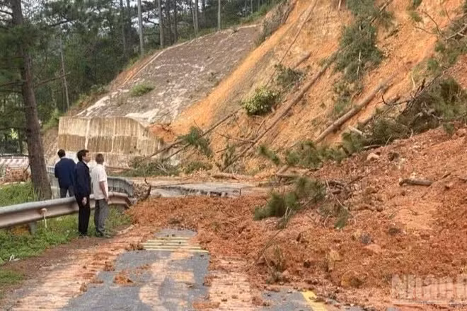 Sự cố tại đèo Mimosa trên quốc lộ 20. 
