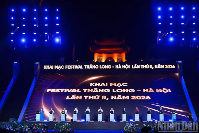 Các đồng chí Lãnh đạo Đảng, Nhà nước và Thành phố Hà Nội nhấn nút khai mạc Festival Thăng Long-Hà Nội lần thứ II, năm 2026.