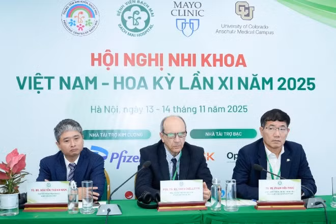 Các chuyên gia chủ toạ phiên thảo luận chuyên đề.