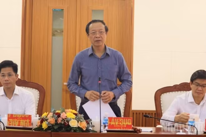 Đồng chí Phạm Ngọc Thưởng, Thứ trưởng Giáo dục và Đào tạo phát biểu. (Ảnh: VŨ TÂN)
