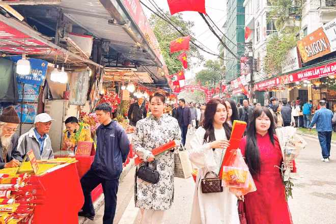Các bạn trẻ du xuân đầu năm.