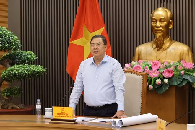 Phó Thủ tướng Thường trực Phạm Gia Túc chủ trì cuộc họp nghe báo cáo phương án giao thành phố Hà Nội làm cơ quan chủ quản đầu tư một số dự án đường sắt quốc gia trên địa bàn. (Ảnh: VGP)