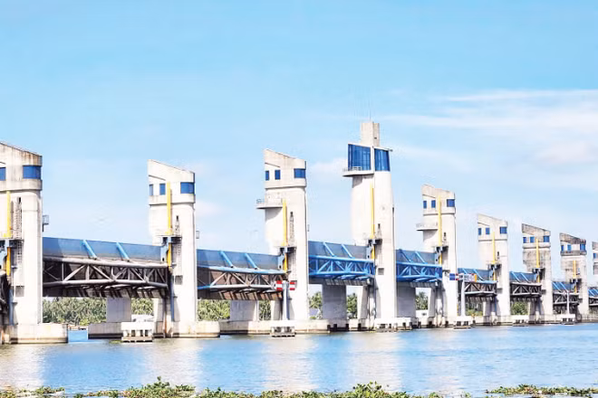Cống Cái Lớn (An Giang) chủ động vận hành bảo đảm nước cho sản xuất. (Ảnh: QUỐC TRINH)