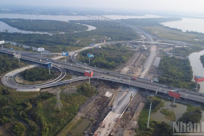 Tuyến Vành đai 3 đi qua Thành phố Hồ Chí Minh có chiều dài hơn 47km, trong đó khoảng 14,7km, được xây dựng trên cao, kết nối với tuyến cao tốc Thành phố Hồ Chí Minh-Long Thành-Dầu Giây.