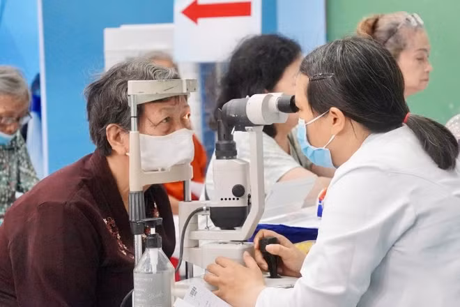 Thành phố tăng cường chăm sóc sức khỏe cho người dân trên địa bàn. 