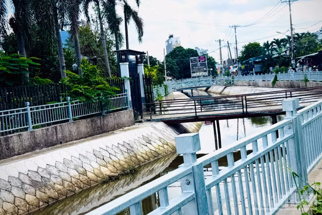 Những tuyến kênh rạch được nạo vét, kiên cố hóa sạch sẽ, khang trang. (Ảnh: Vương Lê)