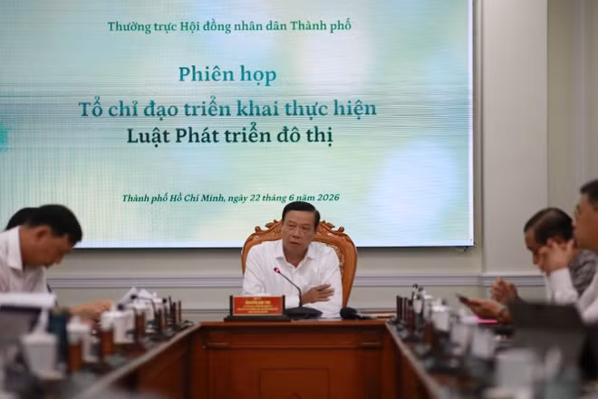 Đồng chí Nguyễn Văn Thọ, Ủy viên Ban Thường vụ Thành ủy, Phó Chủ tịch Thường trực Hội đồng nhân dân Thành phố Hồ Chí Minh chủ trì hội nghị.