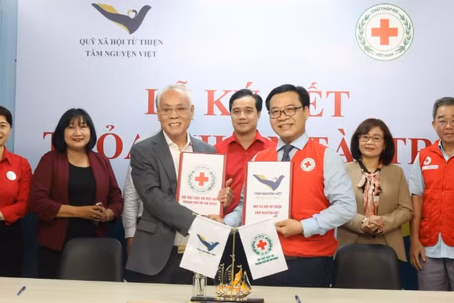 Hai bên ký kết thỏa thuận tài trợ. 