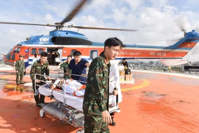 Hai bệnh nhân đã được đưa về Bệnh viện Quân y 175 an toàn bằng trực thăng.