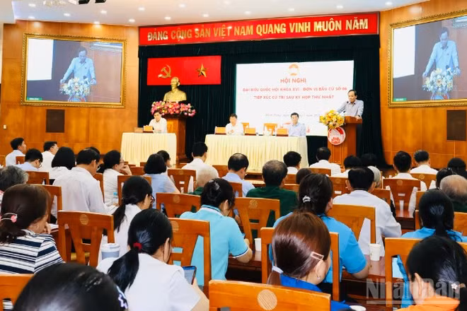 Toàn cảnh hội nghị.