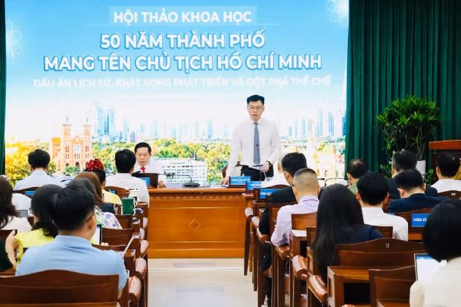Tiến sĩ Trương Minh Huy Vũ, Viện trưởng Viện Nghiên cứu phát triển Thành phố Hồ Chí Minh phát biểu tại hội thảo.