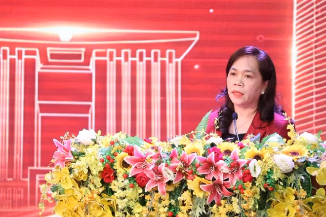 Đồng chí Nguyễn Thanh Xuân, Thành ủy viên, Phó Bí thư Đảng ủy Ủy ban nhân dân thành phố phát biểu tại hội nghị.