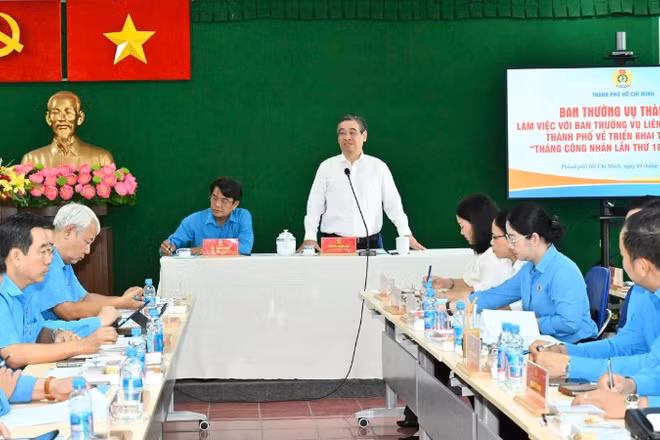 Ủy viên Trung ương Đảng, Phó Bí thư Thành ủy, Chủ tịch Ủy ban Mặt trận Tổ quốc Việt Nam Thành phố Hồ Chí Minh Nguyễn Phước Lộc phát biểu chỉ đạo tại buổi làm việc.