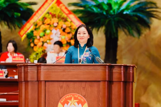 Phó Chủ tịch Thường trực Ủy ban Mặt trận Tổ quốc Việt Nam Thành phố Hồ Chí Minh Trương Thị Bích Hạnh đã trình bày tham luận tại Đại hội.