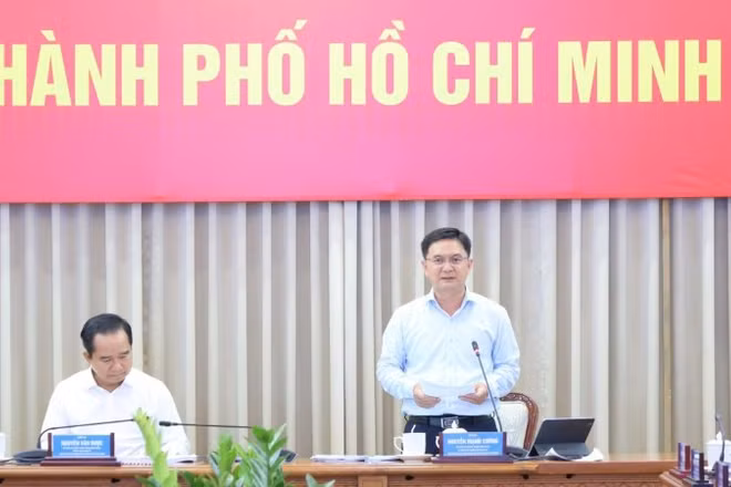 Đồng chí Nguyễn Mạnh Cường, Ủy viên Dự khuyết Trung ương Đảng, Phó Chủ tịch Ủy ban nhân dân thành phố phát biểu tại hội thảo.