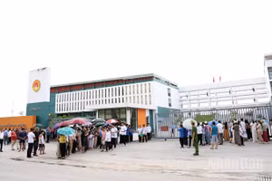 Ngày đầu thi lại tốt nghiệp trung học phổ thông tại Trường trung học phổ thông Chuyên Tuyên Quang diễn ra an toàn, nghiêm túc.