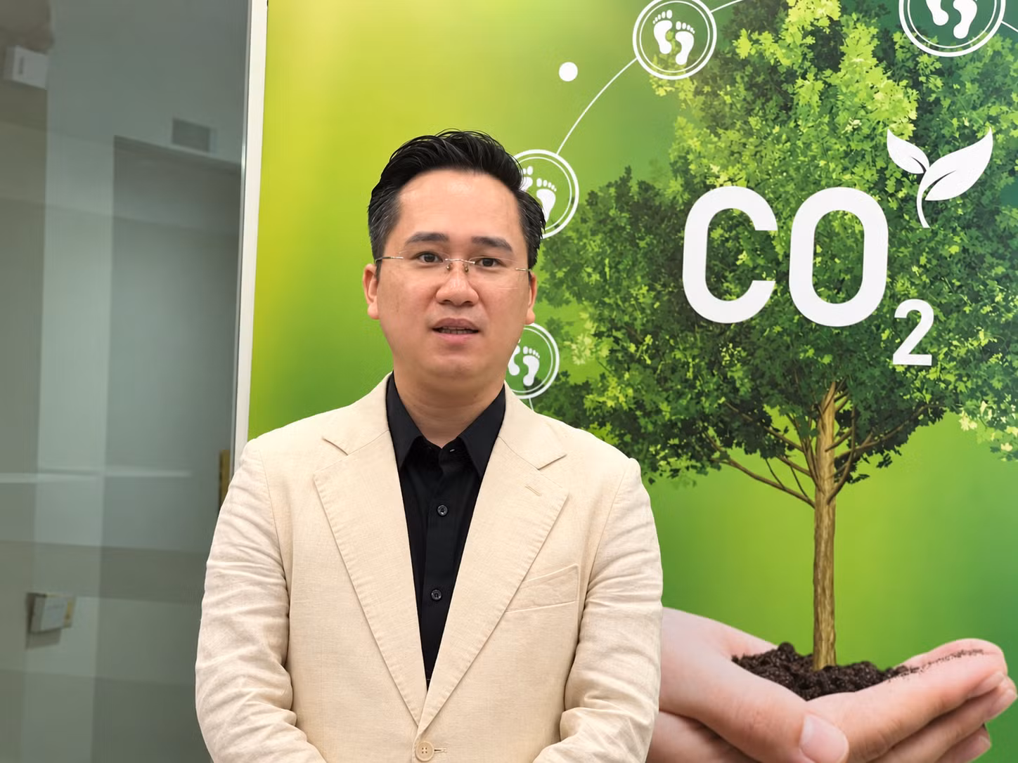 corporate-sustainability-portrait-with-co-backdrop.png