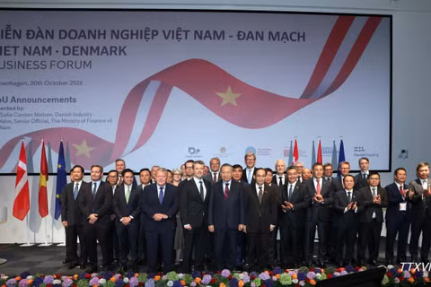 Tổng Bí thư, Chủ tịch nước Tô Lâm và Nhà vua Đan Mạch Frederik X cùng các đại biểu và các doanh nghiệp hai nước. (Ảnh: TTXVN)