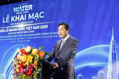 Thứ trưởng Xây dựng Bùi Xuân Dũng phát biểu khai mạc Tuần lễ ngành nước Việt Nam 2026. (Ảnh: VWSA)