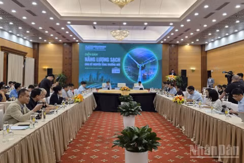 Diễn đàn “Năng lượng sạch cho kỷ nguyên tăng trưởng mới”. (Ảnh: KIM DUNG)