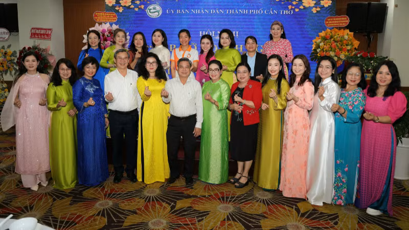 Lãnh đạo thành phố Cần Thơ với doanh nghiệp.