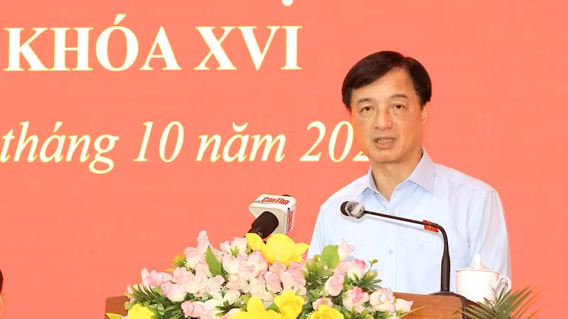Đồng chí Nguyễn Duy Ngọc phát biểu tại buổi tiếp xúc cử tri thành phố Cần Thơ. (Ảnh: PHẠM TRUNG)