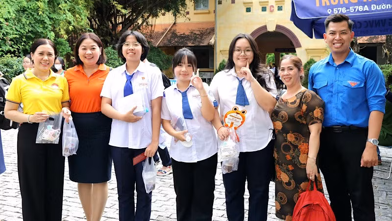Thí sinh tại Hội đồng thi Trường trung học phổ thông Châu Văn Liêm, Cần Thơ tự tin trước giờ thi.