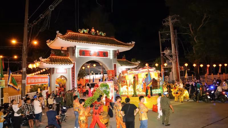 Đông đảo nhân dân tham gia Lễ hội Đình Bình Thủy năm 2026.