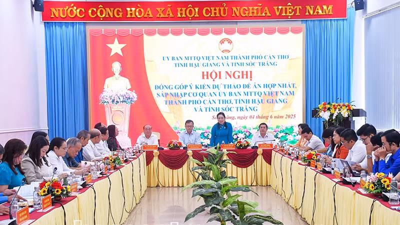 Phó Bí thư Thường trực Tỉnh ủy Sóc Trăng Hồ Thị Cẩm Đào phát biểu tại hội nghị.