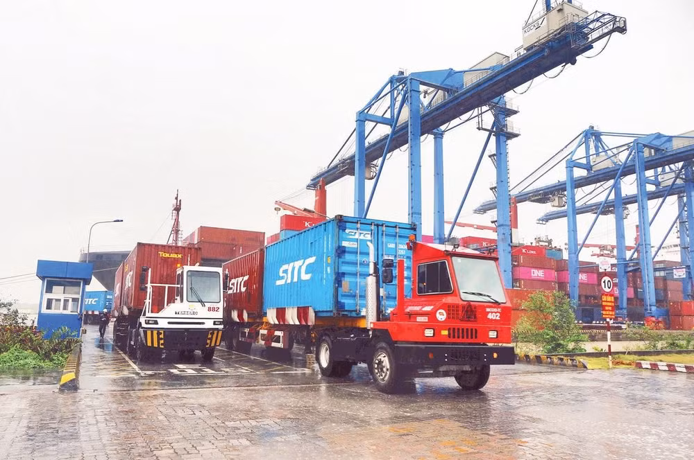 Hoạt động xuất, nhập khẩu ổn định góp phần tăng thu ngân sách trên địa bàn Thành phố Hồ Chí Minh.
