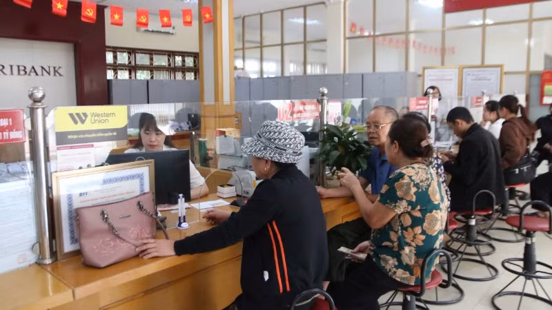 Quầy giao dịch tại Chi nhánh ngân hàng nông nghiệp Nghĩa Lộ Yên Bái 