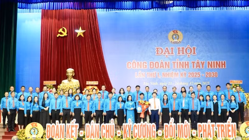 Ban Chấp hành Liên đoàn Lao động tỉnh Tây Ninh lần thứ I, nhiệm kỳ 2025-2030, ra mắt Đại hội.