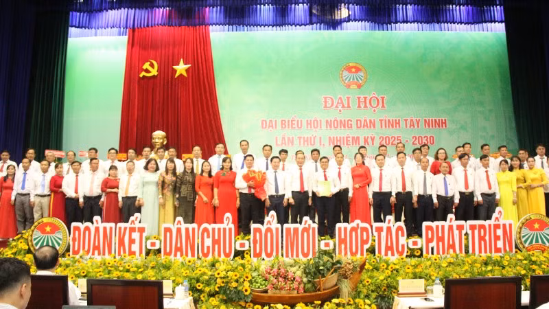 Ban Chấp hành Hội Nông dân tỉnh Tây Ninh lần thứ I, nhiệm kỳ 2025-2030 ra mắt Đại hội.