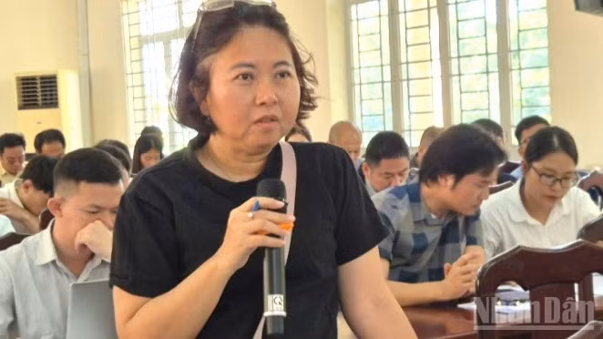 Đại diện Công ty Trách nhiệm hữu hạn cao su Thành Lễ giải trình nguyên nhân dẫn đến các chỉ số quan trắc bất thường thời gian qua.