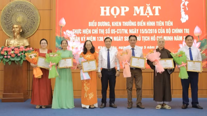 Biểu dương nhiều cá nhân và tập thể với việc làm thiết thực đã vì nhân dân, vì người yếu thế trong tâm thế cần, kiệm, liêm, chính và chí công vô tư theo tư tưởng Hồ Chí Minh.