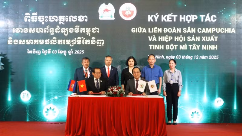 Hiệp hội các nhà máy tinh bột sắn Tây Ninh và Liên đoàn sắn Campuchia đã ký kết nhiều biên bản ghi nhớ về việc thúc đẩy phát triển bền vững ngành sắn.