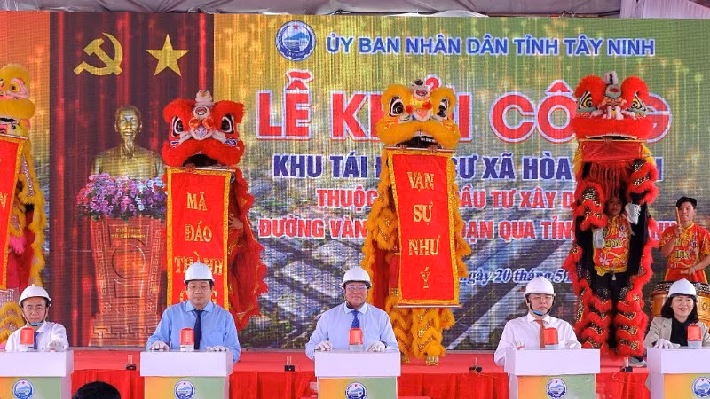 Lãnh đạo tỉnh Tây Ninh ấn nút khởi công Khu tái định cư xã Hòa Khánh thuộc Dự án thành phần 1-4 của Dự án đường Vành đai 4 Thành phố Hồ Chí Minh.