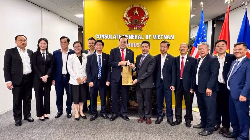 Đoàn công tác tỉnh Tây Ninh làm việc với Tổng lãnh sự quán Việt Nam tại Houston.